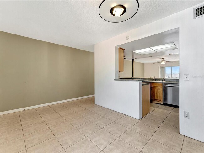 Foto del edificio - 9960 5th St N