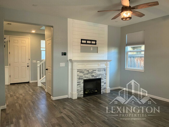 Building Photo - Elegant, 3BD/2.5BA, Sacramento Home in Nat...