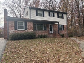 Building Photo - Spacious 4 Bedroom Home in Henrico Availab...