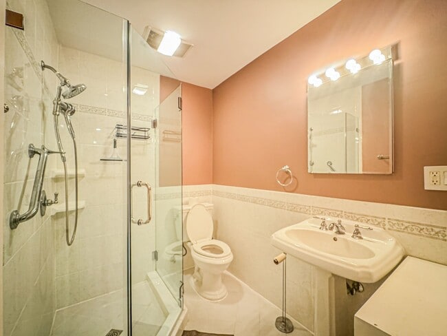 Building Photo - Beautiful 3bd 2 ba House