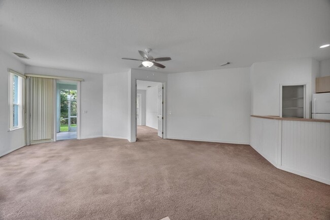 Building Photo - 511 SW Treasure Cove