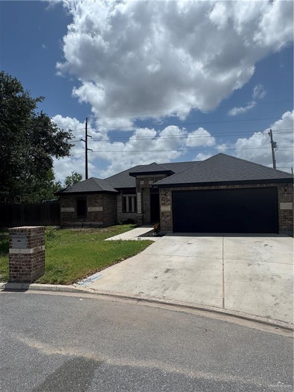 Building Photo - 1021 W Oak Ln
