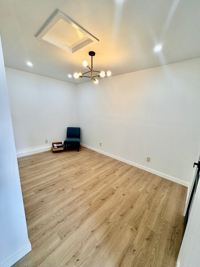 Foto del edificio - 13438 Barlin Ave
