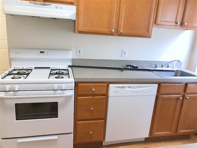 Building Photo - 389 Columbia St