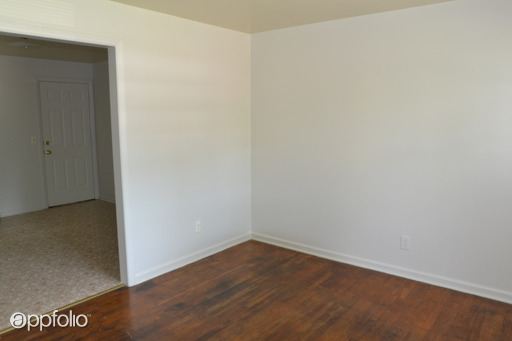 Building Photo - 1712 E Kivett Dr