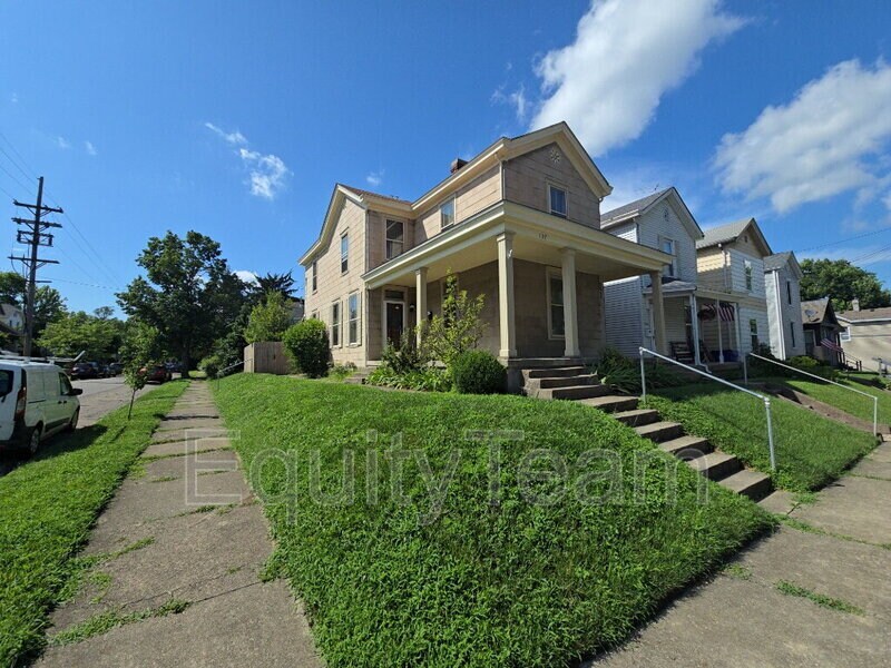Foto principal - 137 S F St