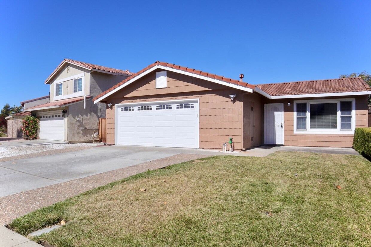 Primary Photo - 3-bedroom home located in Union City! – wi...