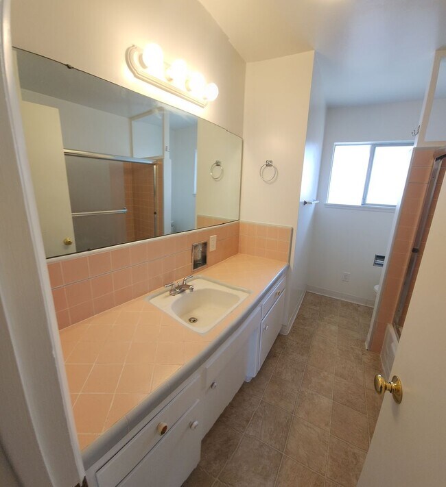Foto del edificio - 550 Piney Way