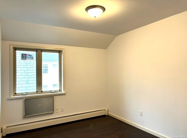 Building Photo - 82-52 164th Pl