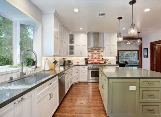 Foto del edificio - 13239 Addison St