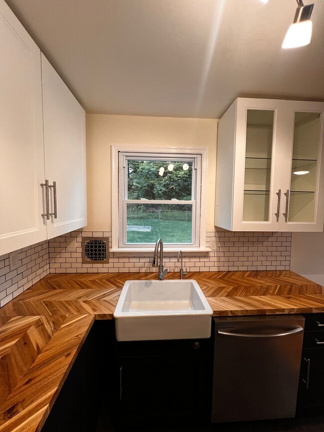 Foto del edificio - 736 Cedar Dr
