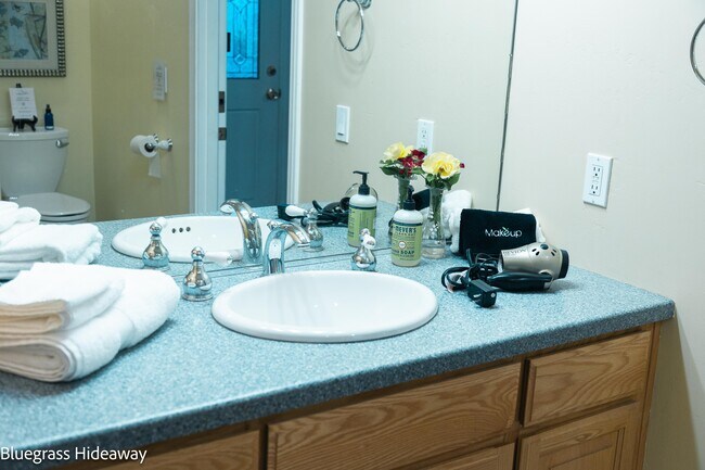 Foto del edificio - 18093 Bluegrass Rd