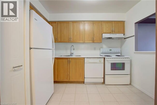 Building Photo - 1270 Maple Crossing Blvd