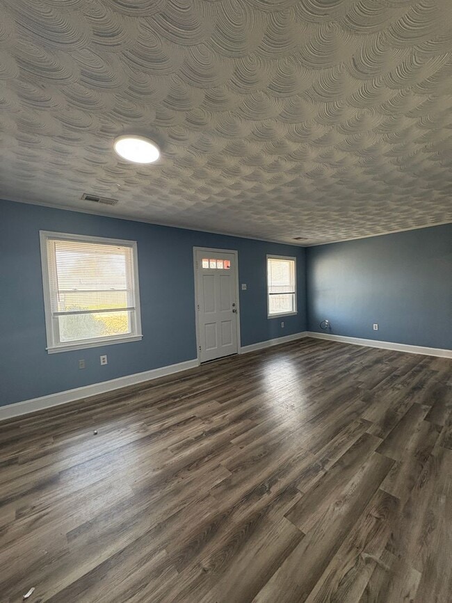 Building Photo - 1303 Collett Ln