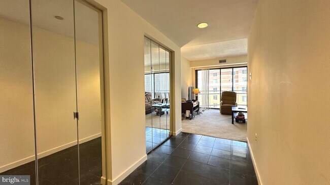 Building Photo - 1530 Key Blvd