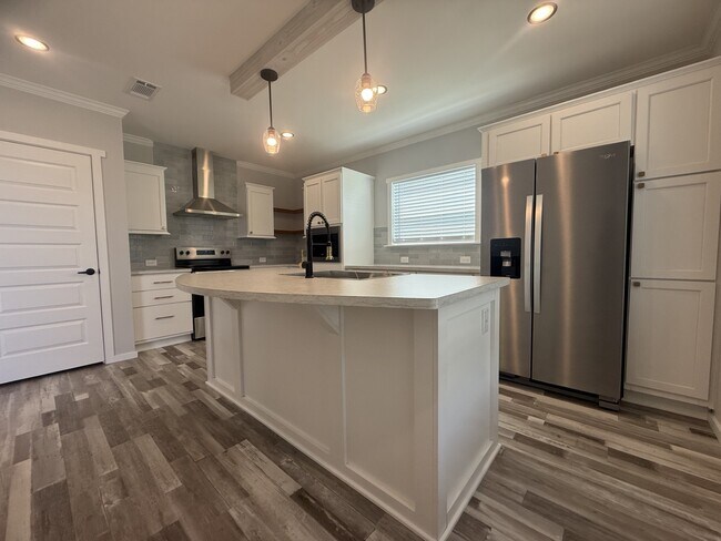 Foto del edificio - 5715 Camelford Dr