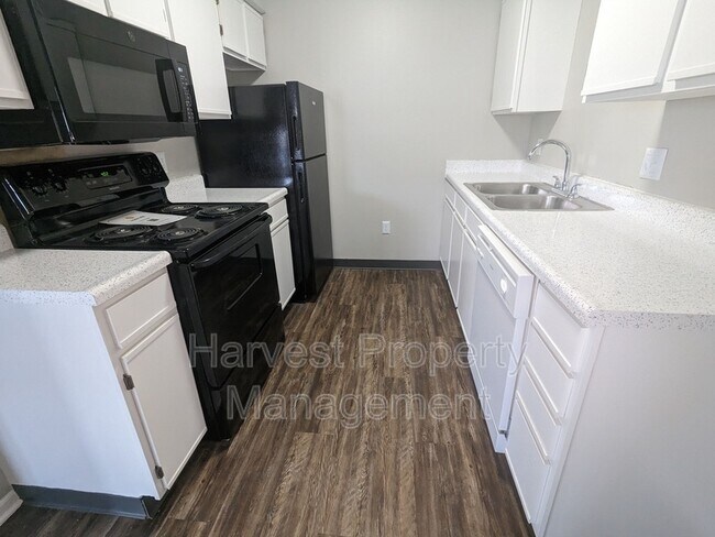 Foto del edificio - 340 Rock Rd Ct