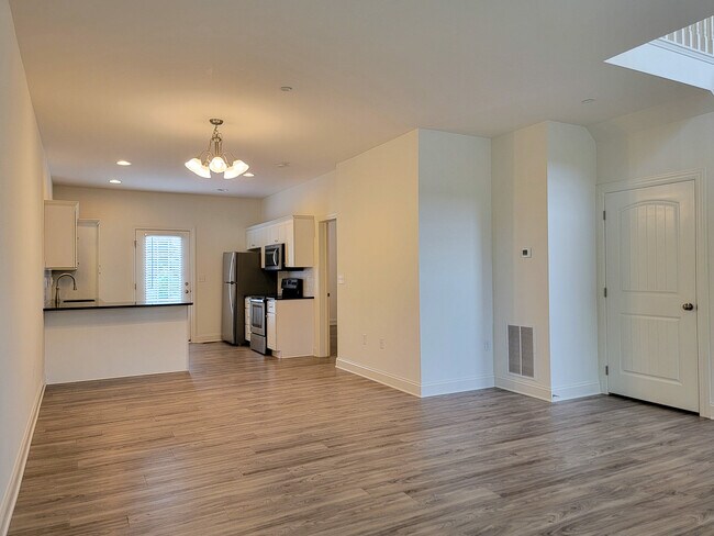 Foto del edificio - 642 Brentwood Dr