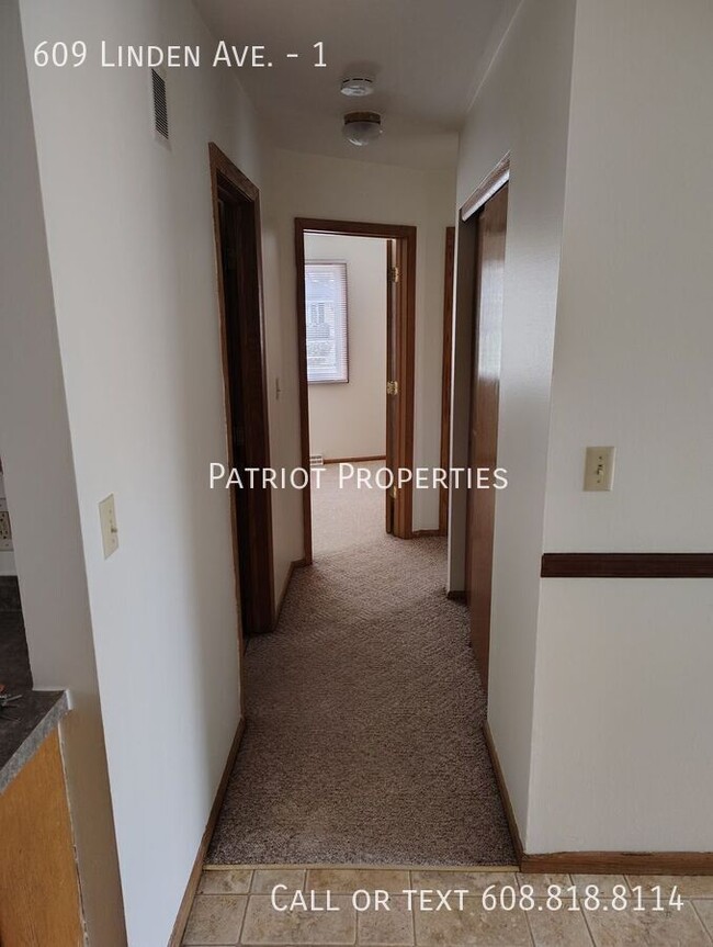 Foto del edificio - 2 Bedroom/ 1 Bathroom in Hartford, WI