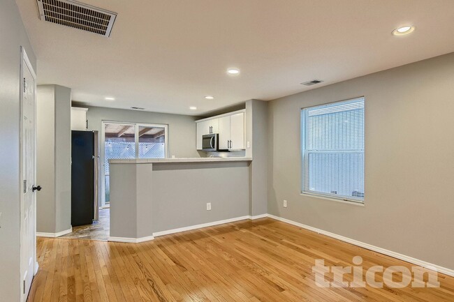 Foto del edificio - 577 SW 207th Ave