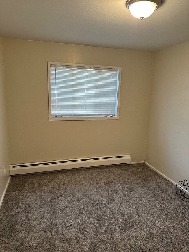 Building Photo - "Charming 3-Bed, 2-Bath Haven in Aurora – Your Cozy Retreat Awaits!"