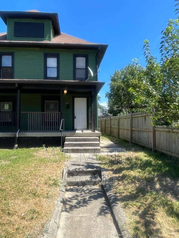 Photo - 613 N Tacoma Ave Apartment