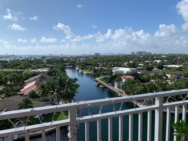 Foto del edificio - 2450 NE 135th St