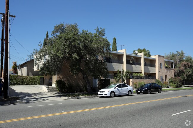 Building Photo - 425 N Wilton Pl