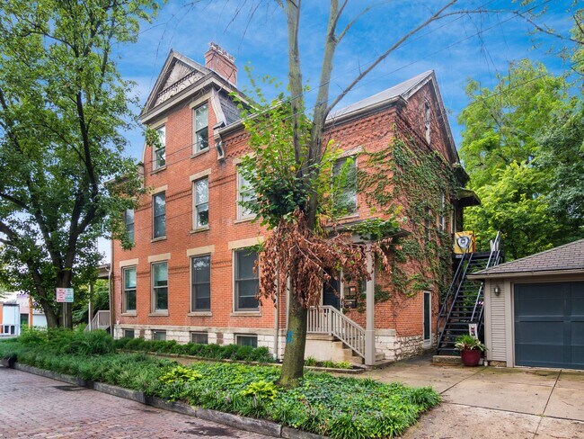 Building Photo - 36 E Kossuth St
