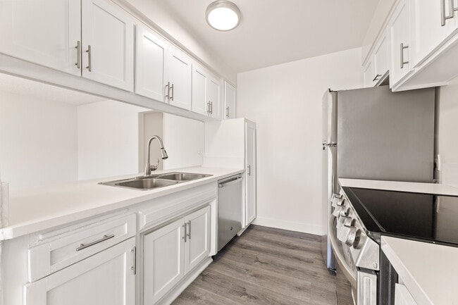 Building Photo - 10535 Lindley Avenue