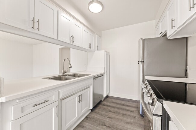 Foto del edificio - 10535 Lindley Avenue