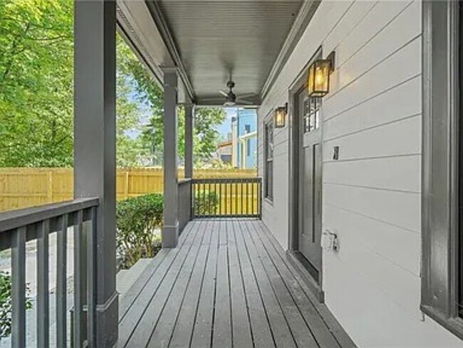 Foto del edificio - Stylish 4bd/2ba Renovated Rental with Fenced Yard in Growing Westside Neighborhood