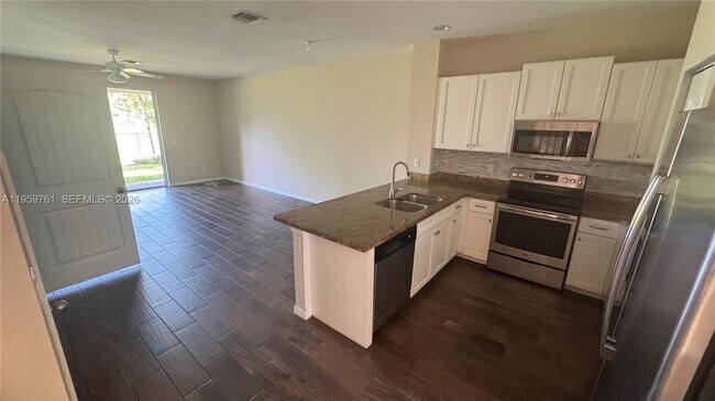 Foto del edificio - 1121 Vermilion Dr