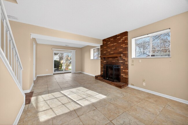 Building Photo - 511 Chapparal Dr