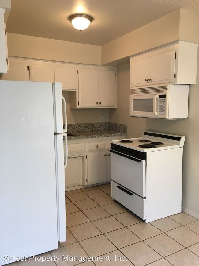 Building Photo - 8901-9564 Elk Grove Florin Rd