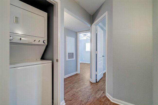 Building Photo - 835 Heights Blvd