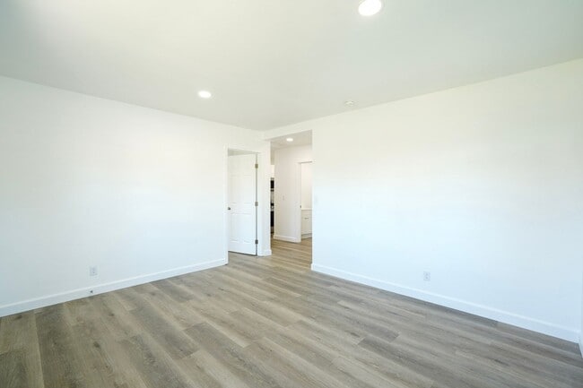 Building Photo - Dracaea Avenue