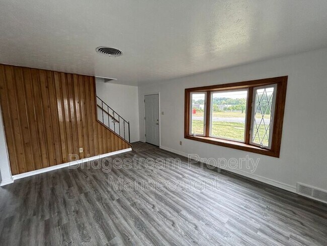 Foto del edificio - 4893 Burkhardt Rd
