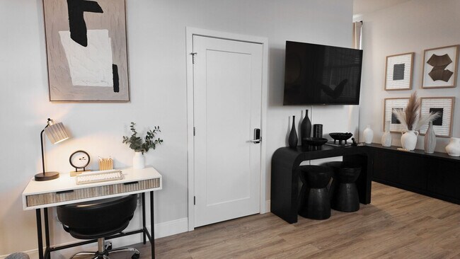 Building Photo - 1424 N Park Pl