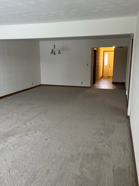 Living room from sliding doors - 1222 Vista Ct