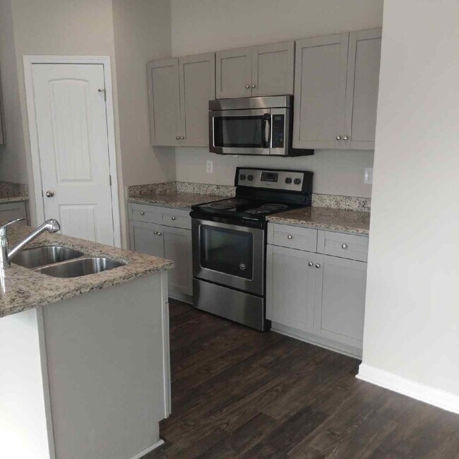 Foto del edificio - 632 Pippin Dr