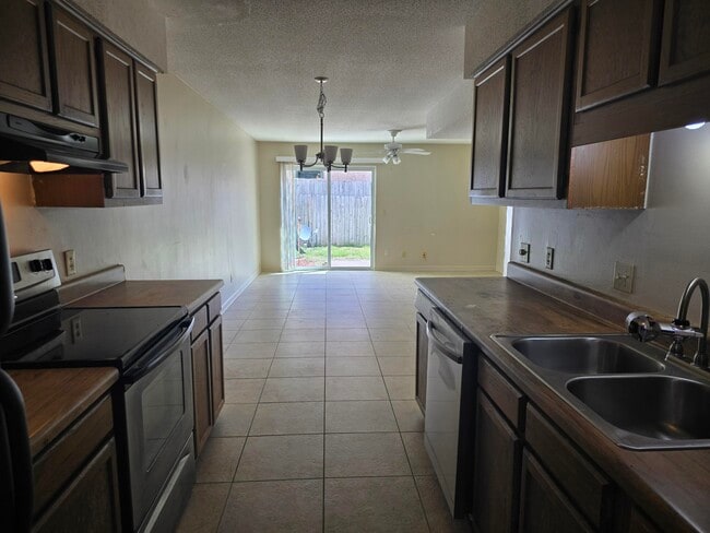 Foto del edificio - 206 Ann Cir