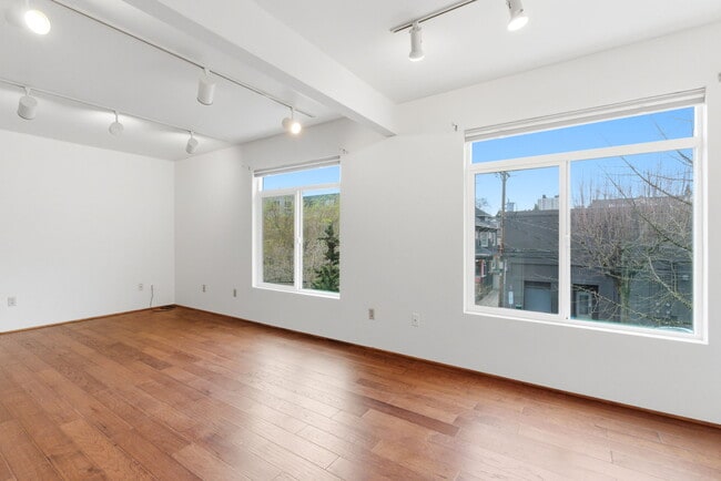 Foto del edificio - 2275 NW Kearney St