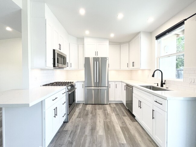 Building Photo - Completely Remodeled Home in Encinitas!