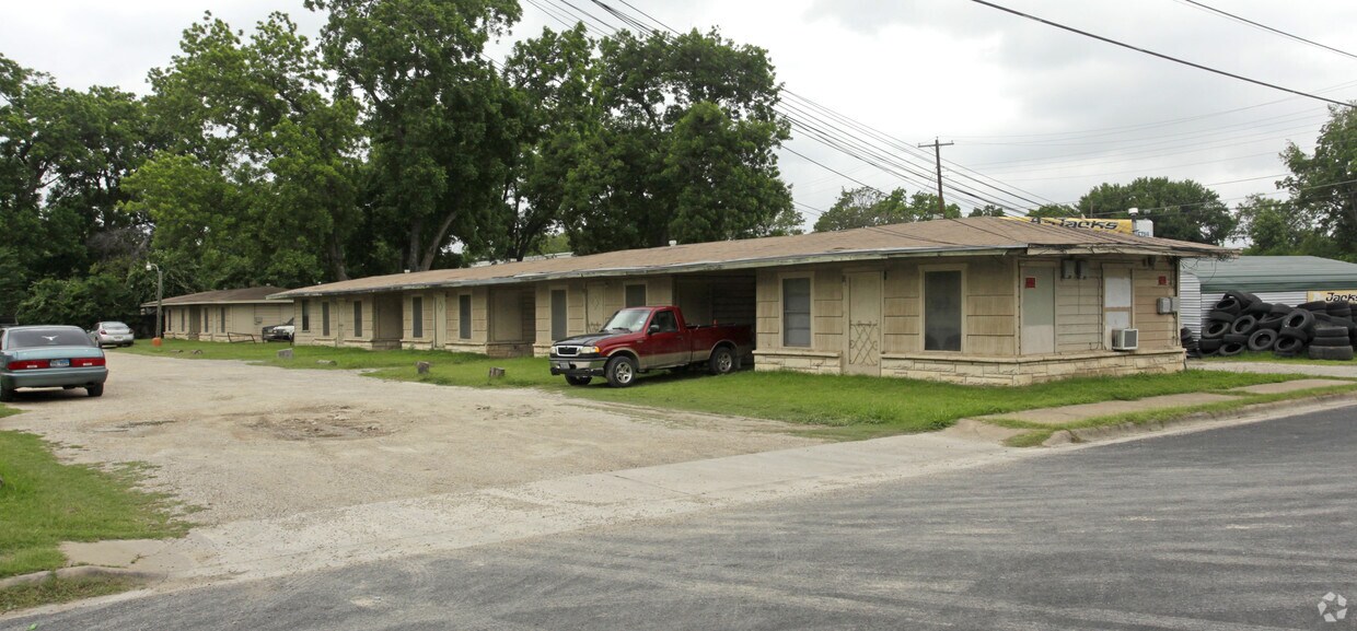 Foto del edificio - 620 Gunter St