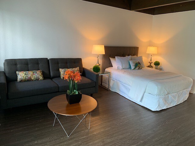 Estudio - Welcome to Village Flats and your cozy Mid-Century Studio with Fireplace!