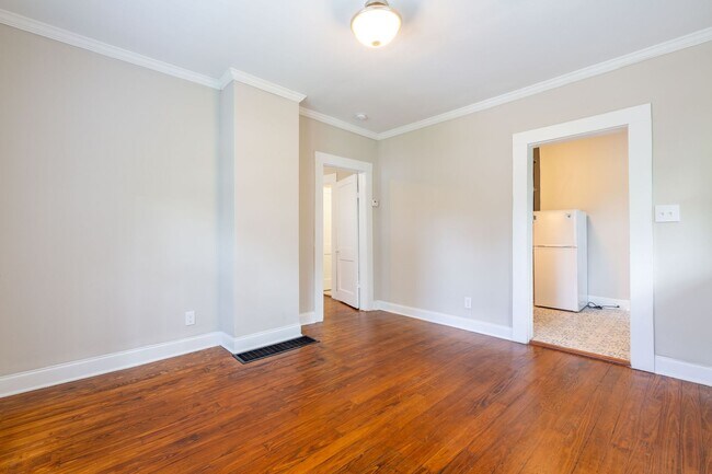 Foto del edificio - 1348 McClelland Ave