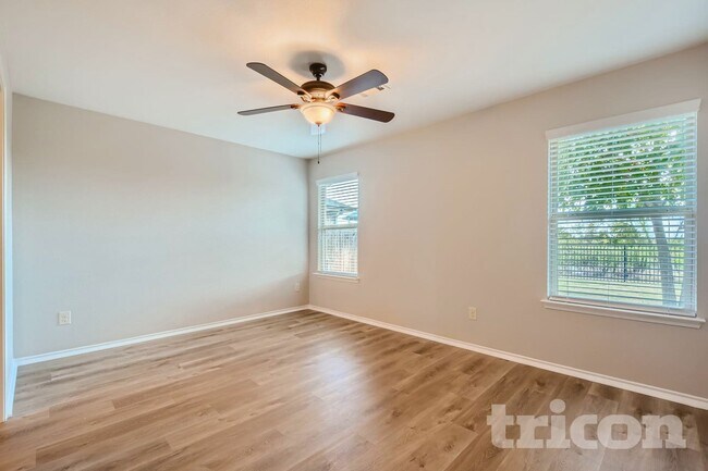 Foto del edificio - 3205 Emory Oak Way