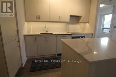 Building Photo - 36 Elm Dr W