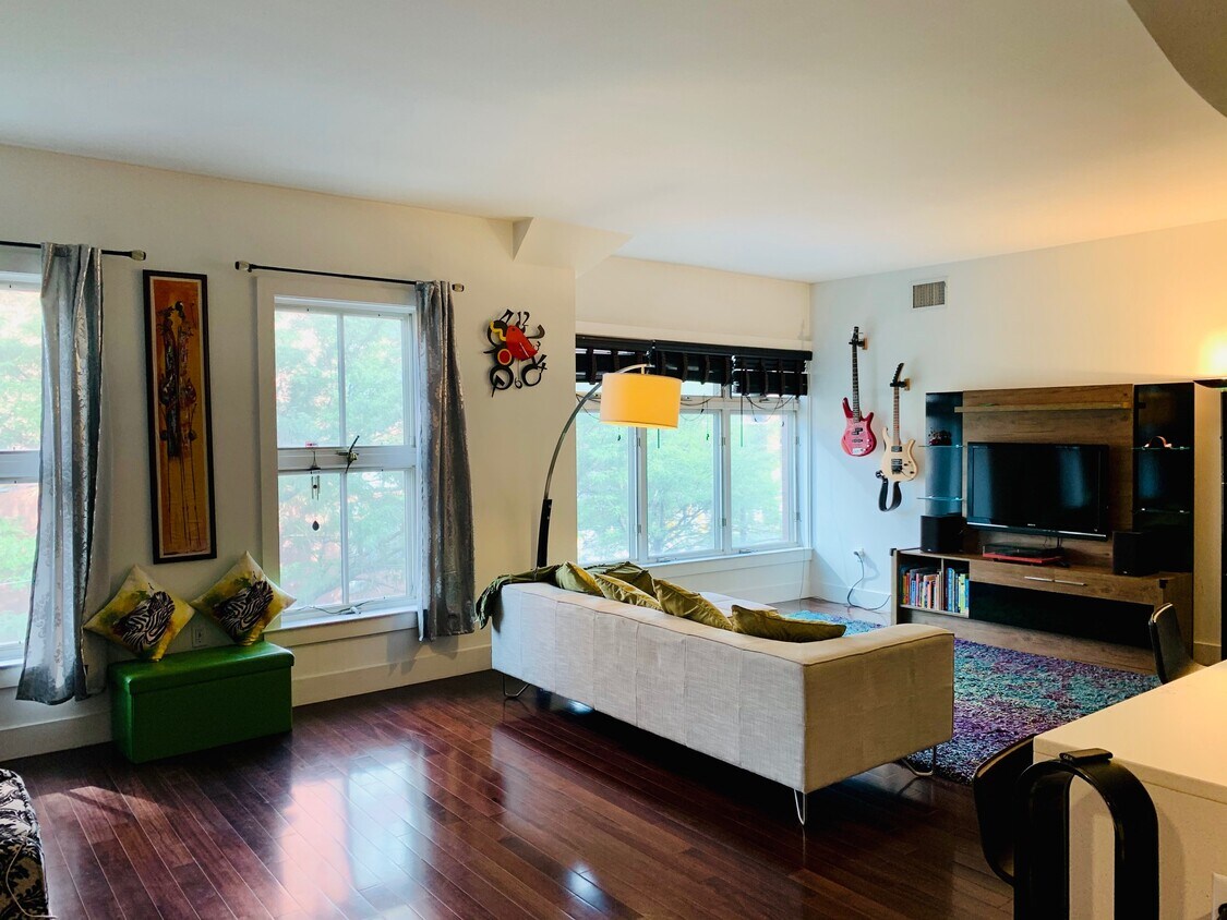 Large open concept living - 601 Observer Hwy